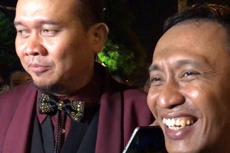 Duo pelawak Cak Lontong dan Akbar hadir di resepsi pernikahan Bobby Afif Nasution-Kahiyang Ayu di Solo (08/11 2017).