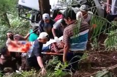 Avanza Berpenumpang 7 Orang Terjun ke Jurang di Mojokerto, Diduga Rem Blong