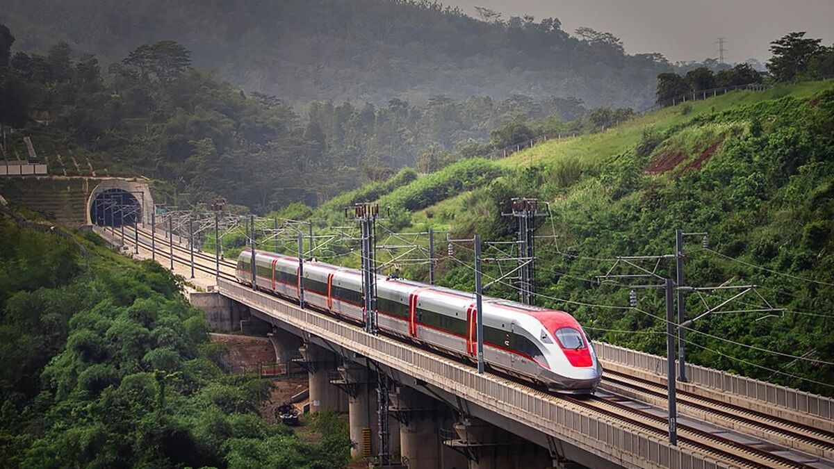 Financial Report Reveals Billions in Losses for Indonesia’s High-Speed Rail