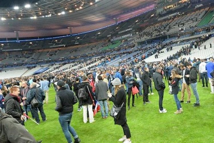 Suasana Stade de France seusai ada pengeboman saat laga antara Perancis dan Jerman, Jumat (13/11/2015). 