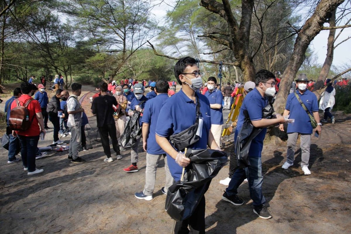 PT Elnusa Petrofin (EPN) selaku anak usaha PT Elnusa Tbk (ELSA) kembali menggelar kegiatan aksi bersih pantai di pesisir pantai Goa Cemara, Kabupaten Bantul, Provinsi Daerah Istimewa Yogyakarta (DIY), Jumat (15/7/2022).
