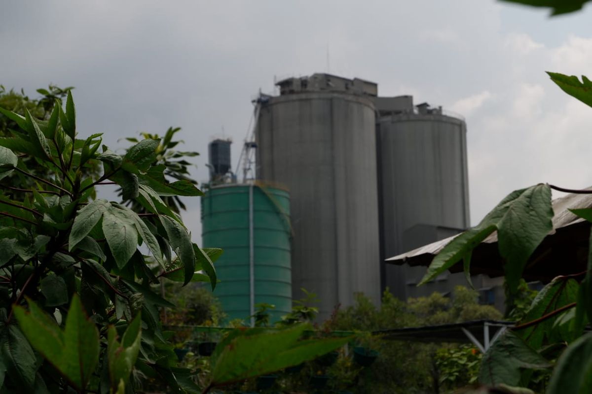 Suasana di pabrik Indocement Palimanan, Cirebon, Jawa Barat. 