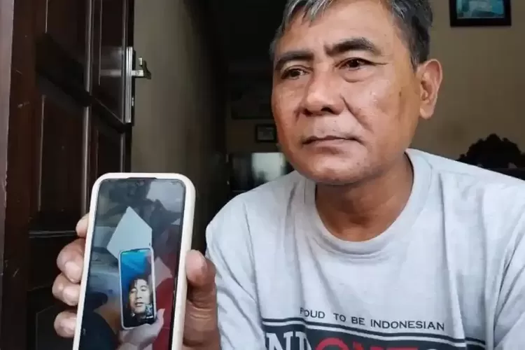 Sempat Dikabarkan Tenggelam di Laut Jawa, ABK KM Virgo asal Banyuwangi Berhasil Video Call Keluarga