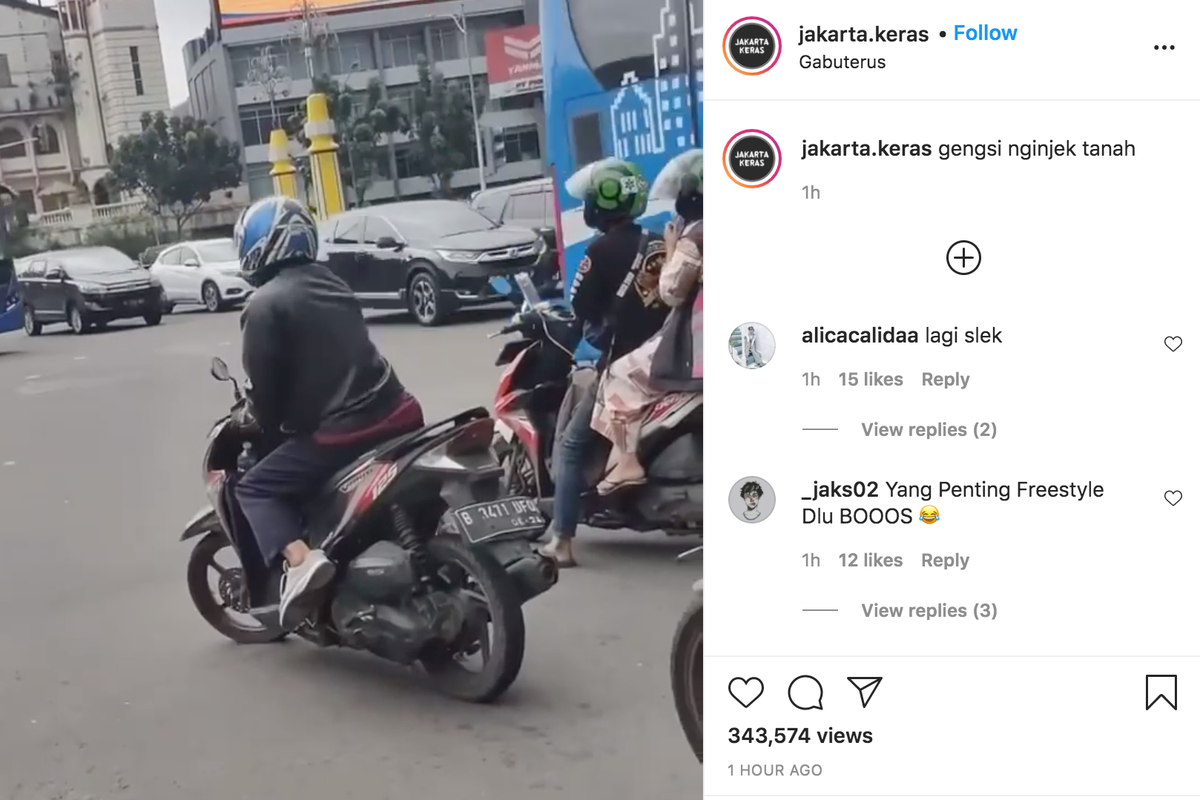 Pengendara motor menyeimbangkan motor dalam waktu cukup lama tanpa menurunkan kakinya ke aspal.