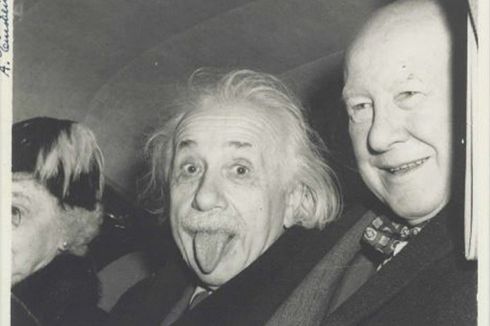 Begini Kisah Unik di Balik Foto Ikonik Einstein Menjulurkan Lidahnya