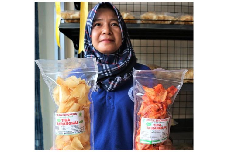 Keripik Singkong Tiga Serangkai jadi salah satu produk UMKM lokal yang dijual di Alfamart. 