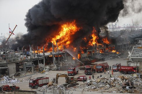 Setelah Terkena 2 Ledakan Hebat, Pelabuhan Beirut Kembali Terbakar