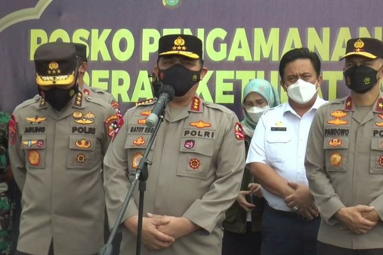 Wakil Kepala Kepolisian Republik Indonesia Komisaris Jenderal Gatot Eddy Pramono saat meninjau KM 29 Cikarang, Kabupaten Bekasi, Rabu (27/4/2022). Diketahui, kunjungannya tersebut guna memantau kemacetan yang akan terjadi pada saat arus mudik Lebaran 2022. 