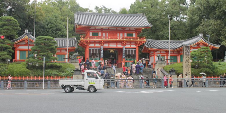 Kuil Yasaka Jinja, Kyoto, Jumat (13/10/2017).