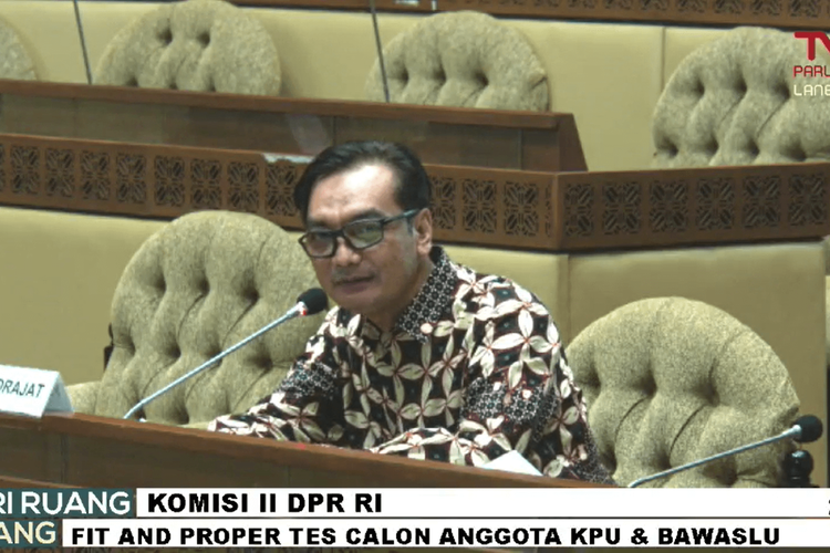 Calon anggota Komisi Pemilihan Umum (KPU) 2022-2027, Yulianto Sudrajat, dalam uji kelayakan dan kepatutan di Komisi II DPR, Jakarta, Selasa (15/2/2022).