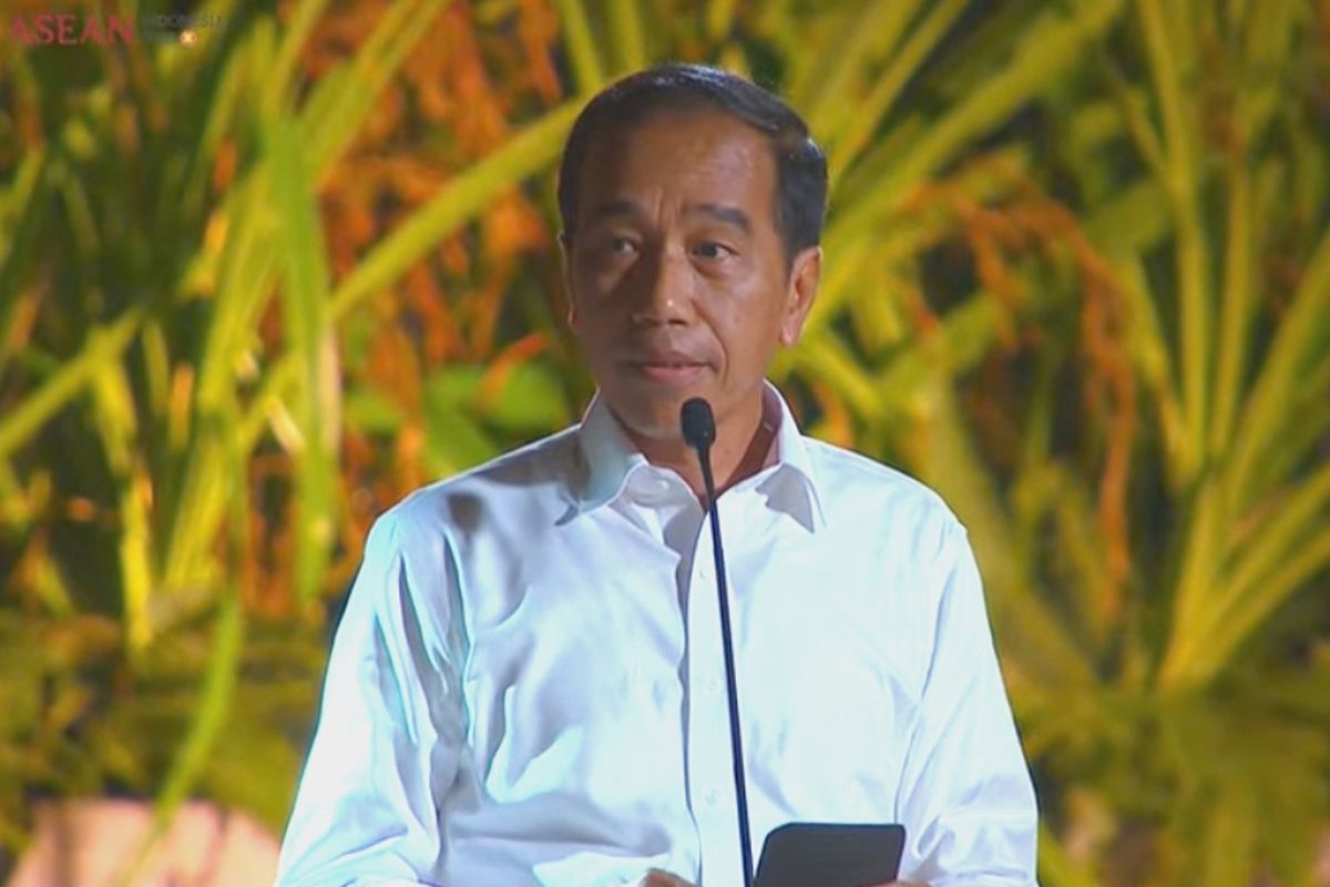 Presiden Joko Widodo saat membuka acara welcoming dinner KTT ke-42 ASEAN di Labuan Bajo, Nusa Tenggara Timur (NTT) pada Rabu (10/5/2023) malam. Jokowi singgung masalah krisis pangan.