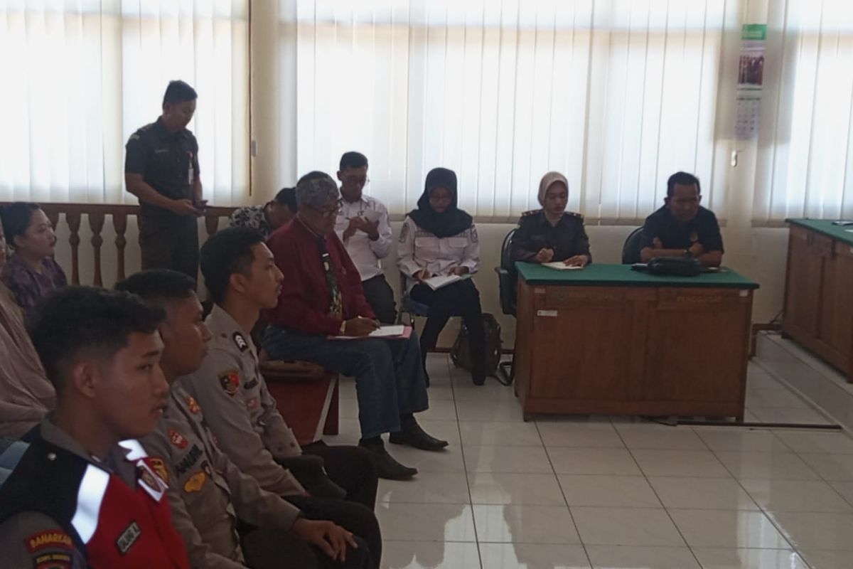 Foto: Hakim Pengadilan Negeri Situbondo memvonis 9 pengeroyokan siswa MTS hingga meninggal dengan hukuman 7 tahun penjara pada Rabu (26/6/2024).