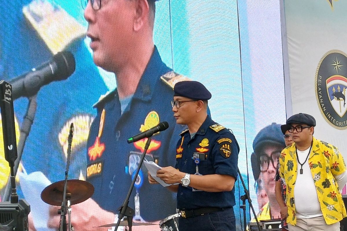Direktur Lalu Lintas dan Angkutan Laut, Hendri Ginting di Pelabuhan Nusantara, Tanjung Priok, Jakarta Utara, Jumat (5/4/2024).