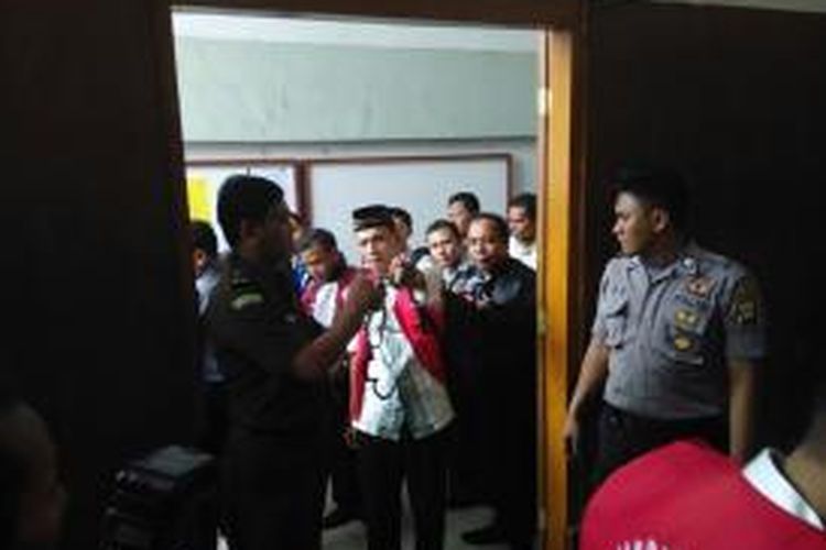 Raden Nuh menghadiri sidang pembacaan dakwaan kasus dugaan pemerasan di PN Jakarta Selatan, Senin (23/3/2015). 