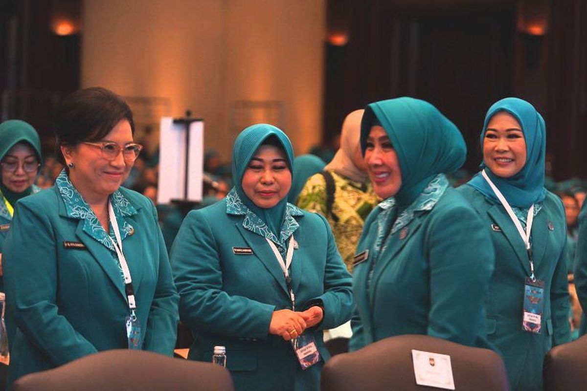  Ketua Tim Penggerak Pemberdayaan dan Kesejahteraan Keluarga (TP PKK) Sumatera Selatan (Sumsel) Febrita Lustia menghadiri Rapat Koordinasi Nasional (Rakornas) TP PKK se-Indonesia 2023 di Hotel Bidakara, Jakarta Selatan, Senin (11/9/2023).
