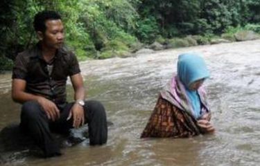 Meski Sudah Gelar Ritual di Sungai, Caleg Ini Gagal Lolos