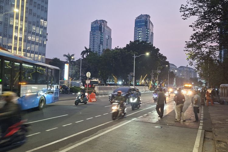 Massa Demo Ojol Bubar, Jalan Medan Merdeka Selatan Jakpus Kembali Dibuka