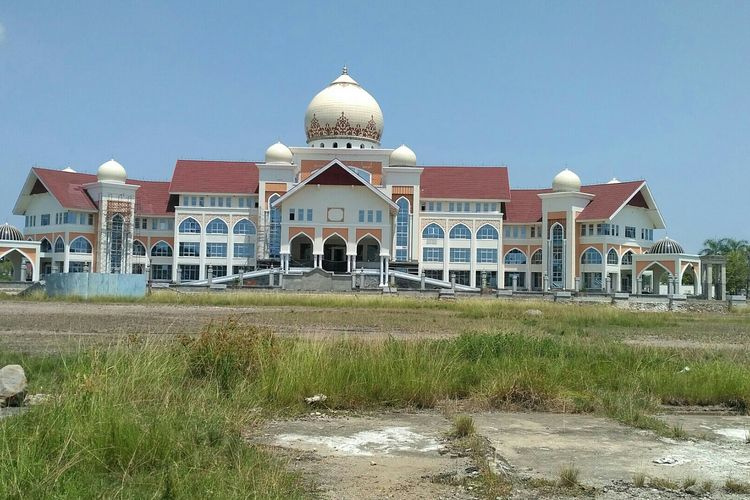 Bangunan kantor Bupati Aceh Utara di Lhoksukon, Kecamatan Lhoksukon, Aceh Utara, Minggu (12/2/2020)