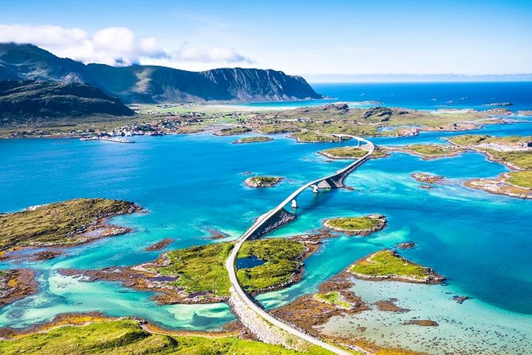 Ilustrasi Norwegia - Atlantic Ocean Road di Norwegia.