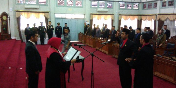 Pengambilan Sumpah Ketua DPRD Gunung Kidul Demas Kursiswanto dalam Rapat Paripurna Istimewa di Gedung DPRD Gunungkidul Senin (3/9/2018).