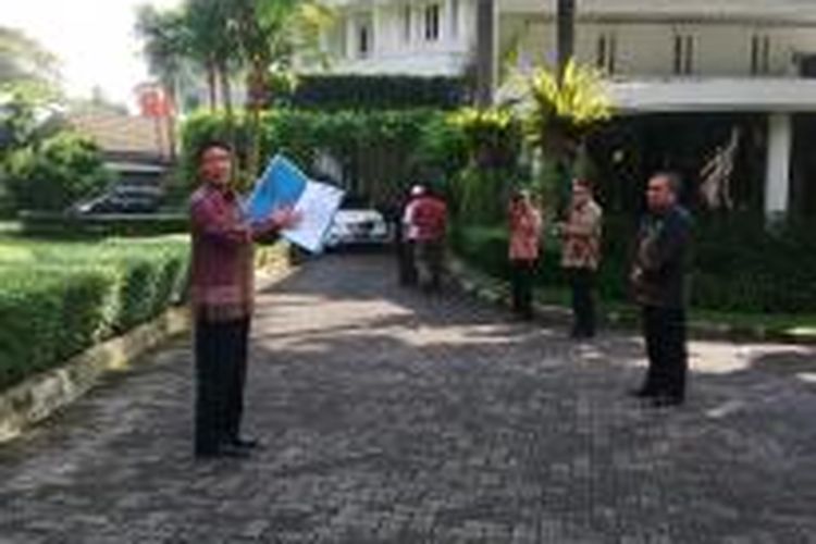 Perwakilan Kemendagri antar Keppres SBY terkait jabatan Gubernur DKI Joko Widodo.