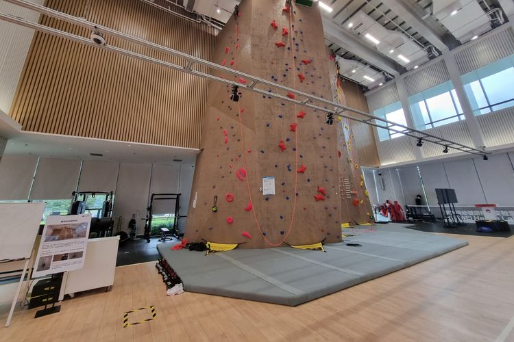 Fasilitas simulasi wall climbing yang ada di laboratorium Huawei di Danau Songshan, Dongguan, China. 