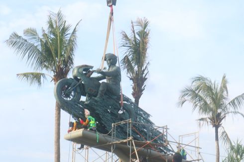 Patung Jokowi Naik Motor Terpasang di Sirkuit Mandalika, Antikarat dan Bisa Bertahan Ratusan Tahun