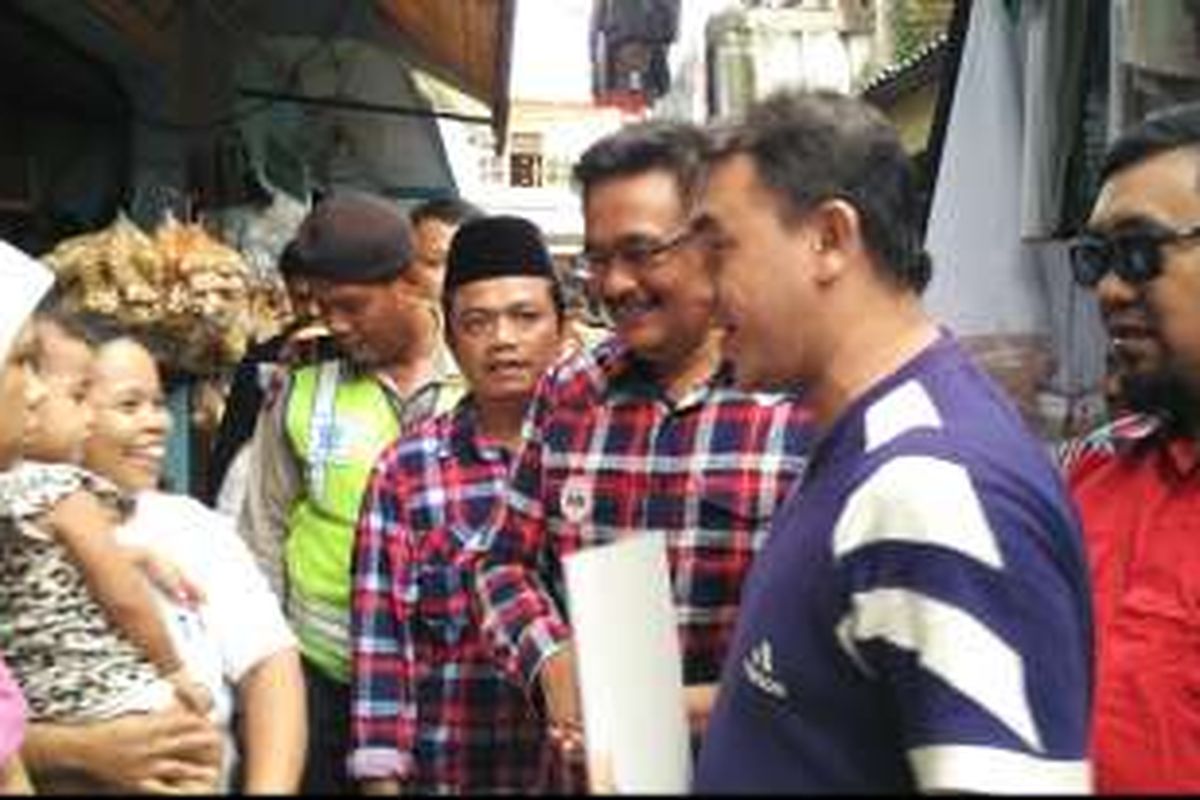 Calon wakil gubernur DKI Jakarta Djarot Saiful Hidayat mengunjungi permukiman warga di Kelurahan Kota Bambu Utara, Palmerah, Jakarta Barat, Kamis (24/11/2016) sore.