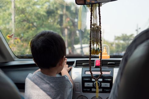 Mudik Naik Mobil Pribadi, Usia Berapa Anak Boleh Duduk di Depan?