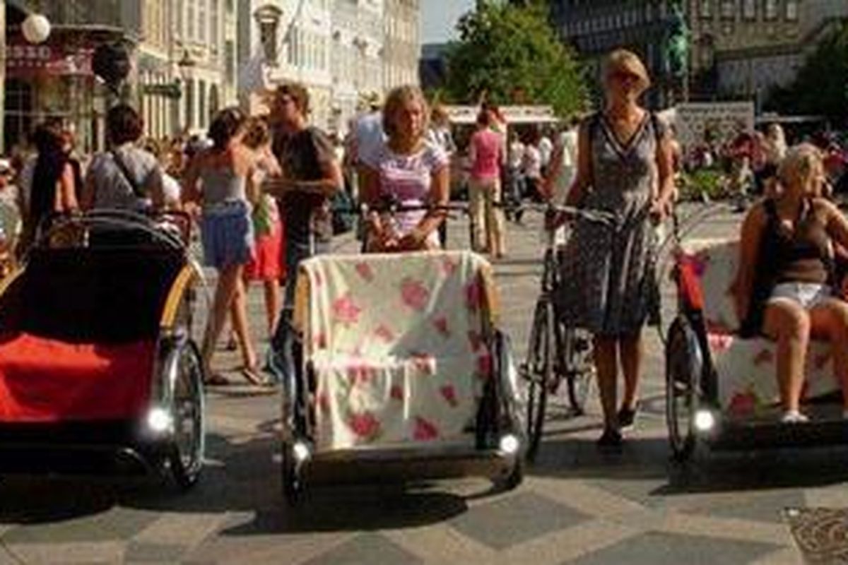 Di Kopenhagen, wanita pun bisa narik becak.