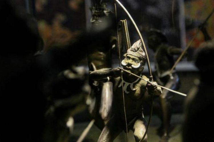 Hal pertama yang menarik perhatian di Bale Panyawangan Diorama Purwakarta adalah masa prasejarah. Di ruangan ini cara terbentuknya benua dan Kepulauan Nusantara, sebaran manusia purba di Indonesia, hingga zaman Dinosaurus digambarkan lugas.