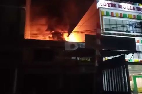 Bengkel Motor Sebelah Hotel Terbakar Hebat, Tamu Panik hingga 7 Mobil Damkar Dikerahkan