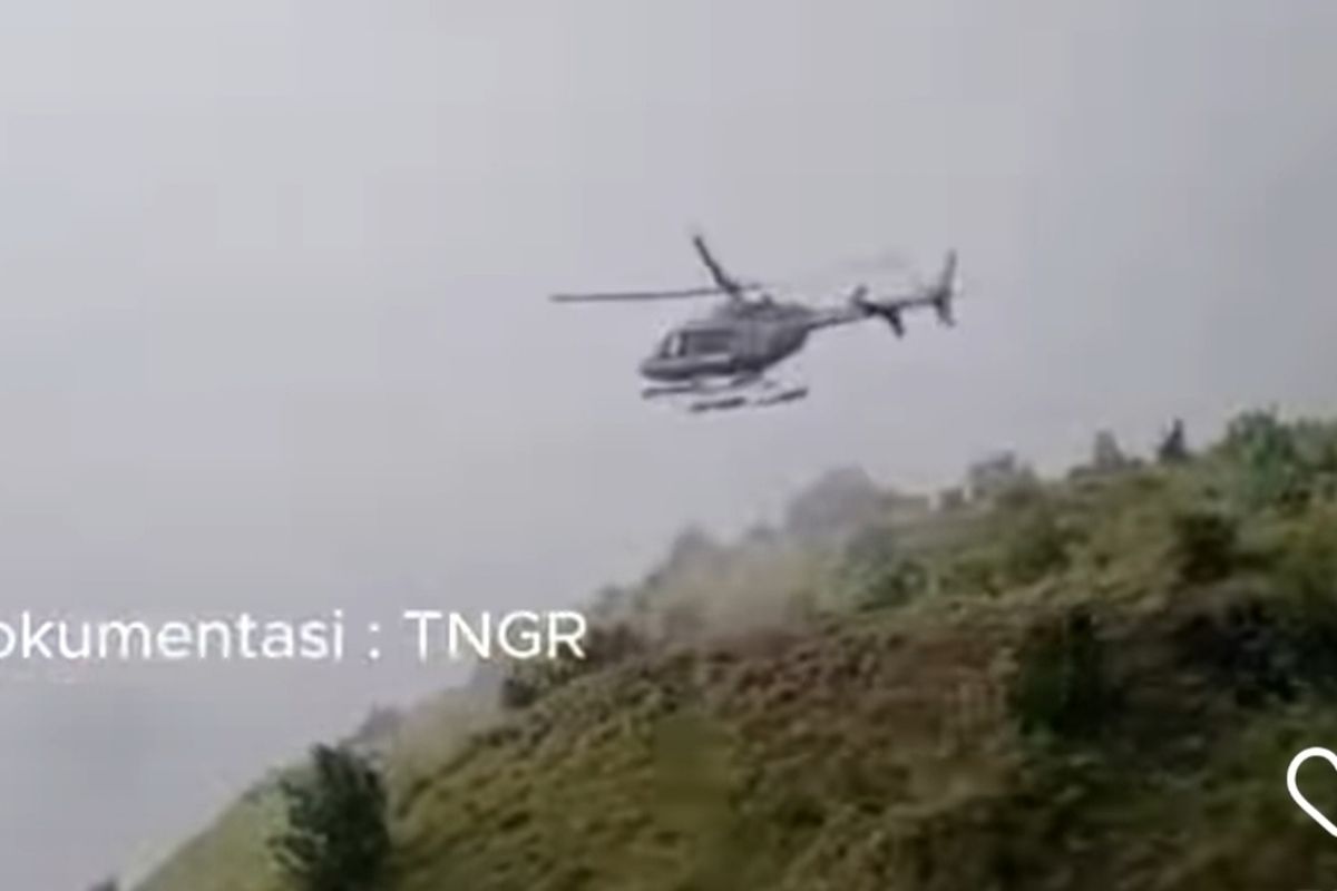 Pendaki warga negara asing (WNA) asal Swistzerland, Benekdikt Emmeneger (46) yang dilaporkan terjatuh di Gunung Rinjani, Rabu (16/7/2025) sudah diterbangkan ke Bali mengunakan helikopter, pukul 17.00 Wita.