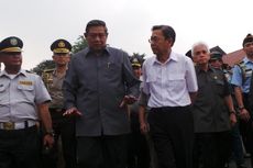 Periksa Bus, Wajah SBY Tersembur Asap Hitam Knalpot