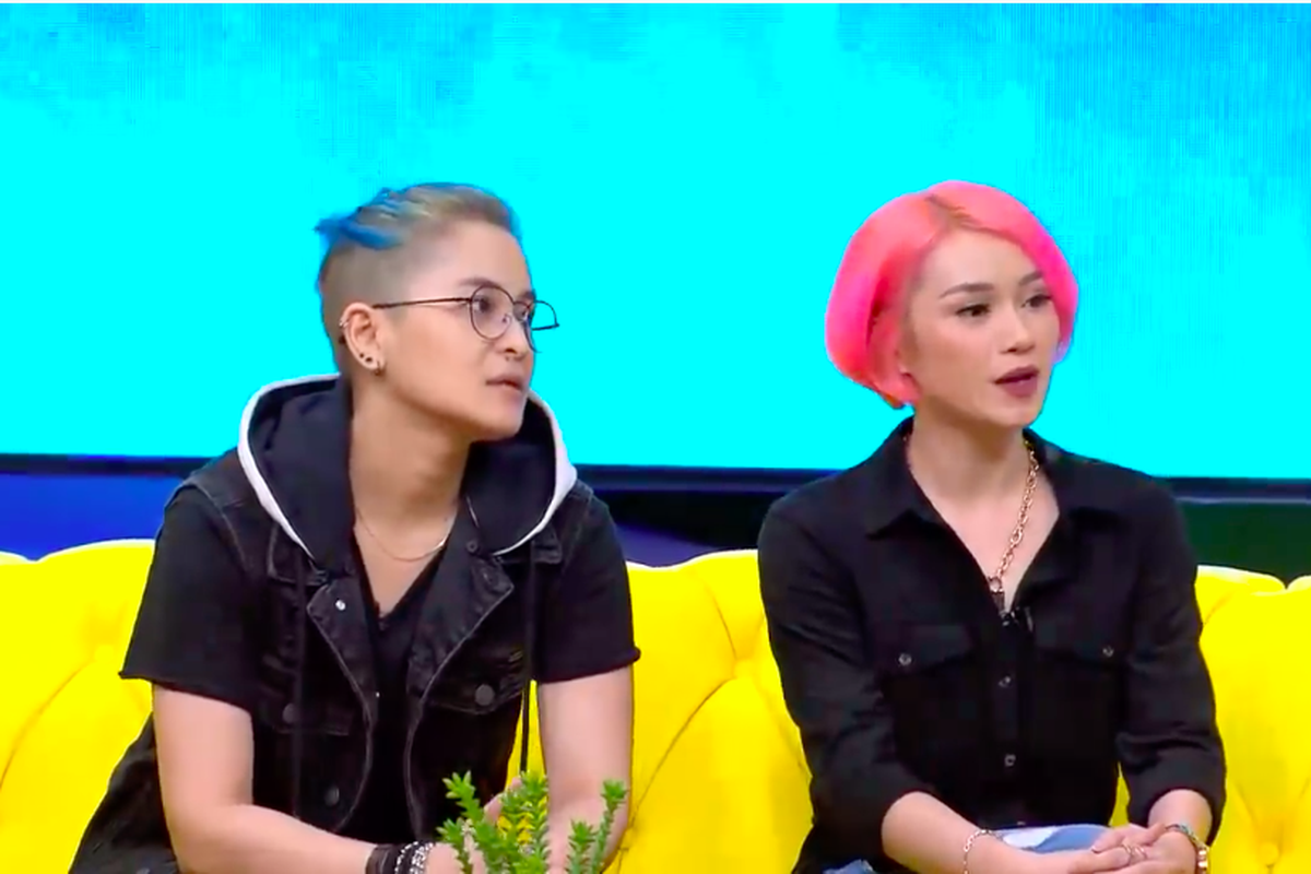 Mitha (kiri) dan Dara The Virgin
