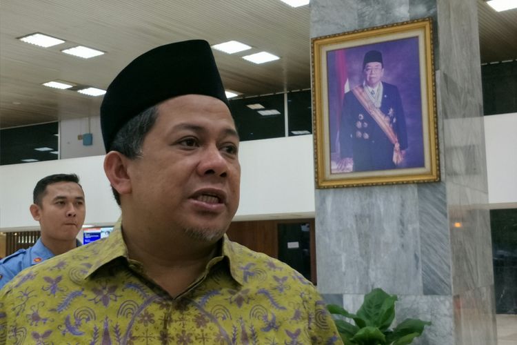 Wakil Ketua DPR Fahri Hamzah di Kompleks Parlemen, Senayan, Jakarta, Selasa (13/2/2018)