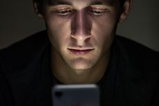 Benarkah Filter Cahaya Biru di Ponsel Meningkatkan Kualitas Tidur?