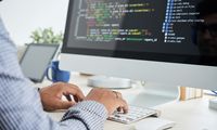 Jenjang Karier Software Engineer vs Programmer: Mana yang Lebih Menjanjikan?