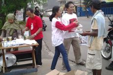 Relawan Almisbat Jokowi-JK Bagikan Kolak Gratis di Bintaro