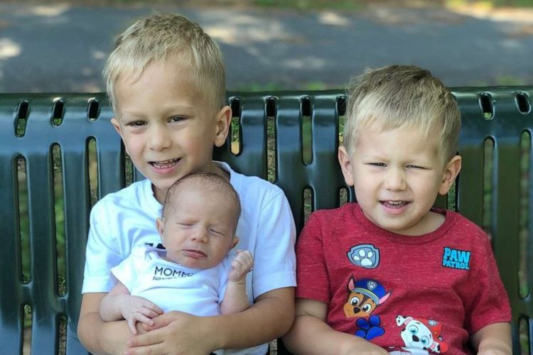 Tristen (5), Caison (3) dan Carter Rush (7 bulan) tiga bersaudara dengan penyakit kanker