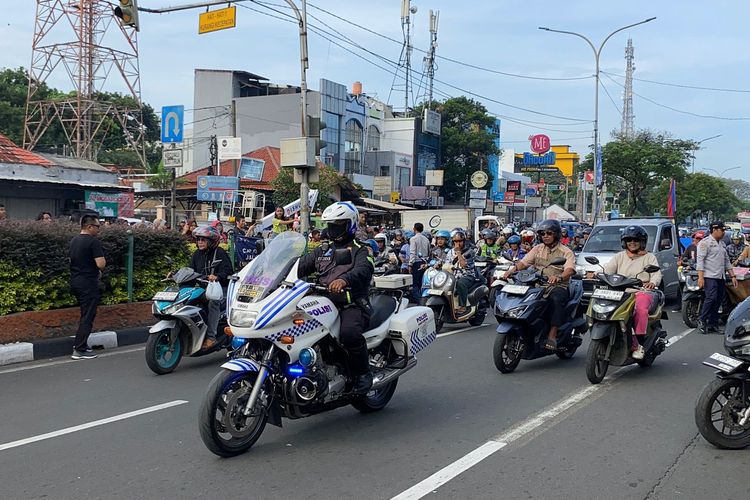 Pengendara Siap-siap Jelang Pembukaan Jalan CFD Depok, Warga: Udah Kayak Sirkuit Balap