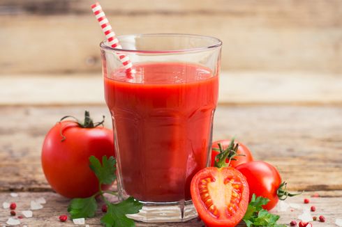 Manfaat dan Risiko Kesehatan Konsumsi Jus Tomat