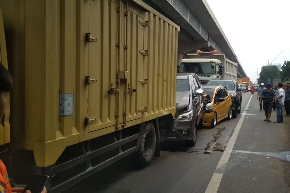 Tabrakan Beruntun Di Tol Jakarta-Cikampek, Kemacetan Capai 10 KM