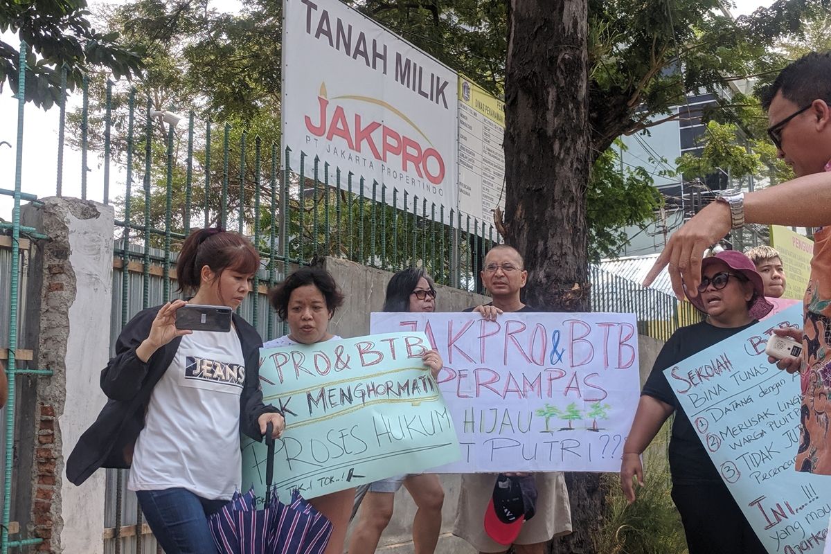 Demonstrasi di Taman Pluit Putri, Penjaringan, Jakarta Utara, Senin (4/11/2019)