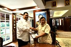 Ditemui Menpora Baru, Prabowo Berikan Buku “Kepemimpinan Militer” Karyanya