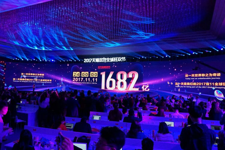 Selebrasi pesta belanja online atau 11.11 Alibaba Global Shopping Festival 2017 di Shanghai, Sabtu dinihari waktu Shanghai (12/11/2017).