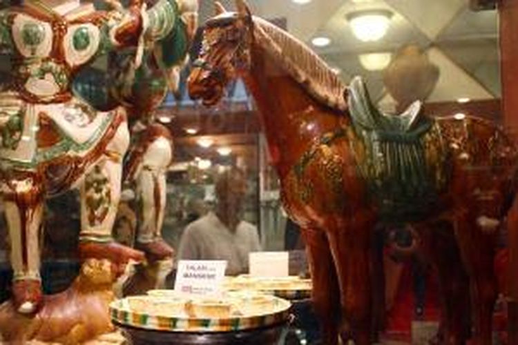 Salah satu dari ribuan koleksi Sjahrial Djalil di Museum di Tengah Kebun, Kemang, Jaksel. Patung kuda dari Dinasti Tang, China yang berasal dari abad ke-9. Patung ini merupakan salah satu koleksi yang paling sulit didapatkan.