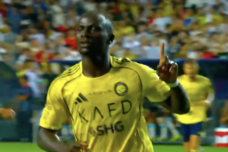 Sadio Mane merayakan gol dalam laga semifinal Piala Super Arab Saudi 2025 antara Al Nassr vs Al Ittihad di Stadion Hong Kong, Hong Kong, Selasa (19/8/2025).