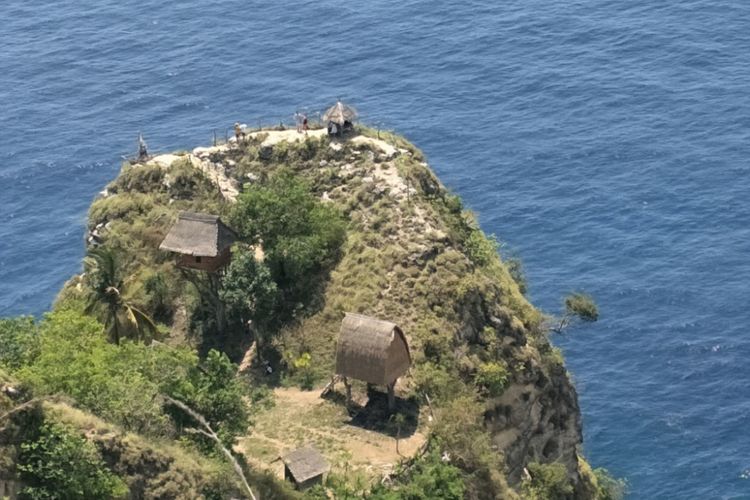 Wisata alam Raja Lima atau Rumah Pohon Molenteng yang terletak di Pejukutan, Nusa Penida, Kabupaten Klungkung, Bali, Minggu (11/11/2018).