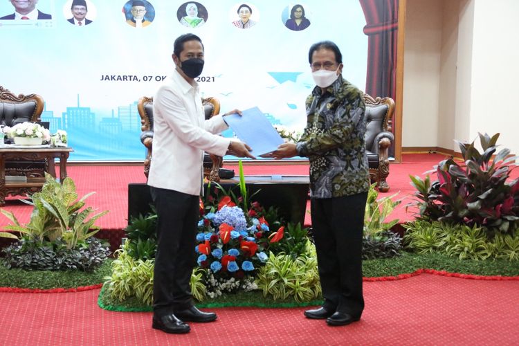 Ketua KY Prof Mukti Fajar Nur Dewata dan Menteri ATR/BPN Sofyan Djalil 
